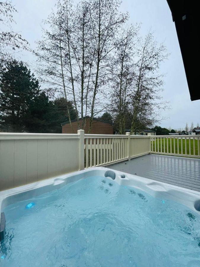 Happy Days Lodge With Hot Tub York Zewnętrze zdjęcie