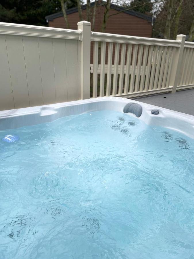 Happy Days Lodge With Hot Tub York Zewnętrze zdjęcie